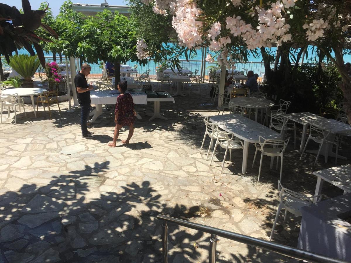 Ajaccio Magnifique T2 37M2 Centre Ville Vue Mer Au Bord De La Plage Neuf 4 Couchages Balcon Parking Prive Ferme Clim Wifi 外观 照片